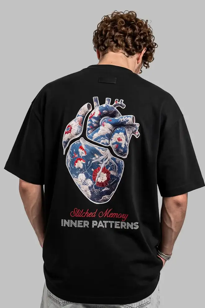 "Dikişli Hafıza" Anatomik Kalp Nakışlı T-Shirt